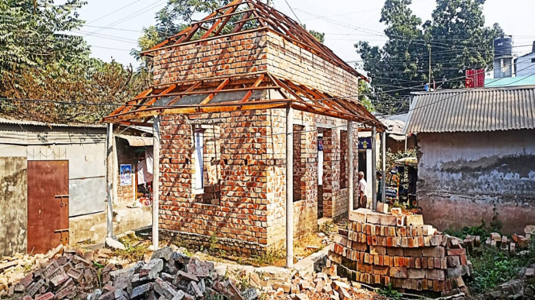 ধামরাই ঐতিহ্যবাহী সঙ্গীত বিদ্যালয় গোকুল চারুকলা সংসদ এর নতুন ভবন নির্মাণ কার্যক্রম চলমান...