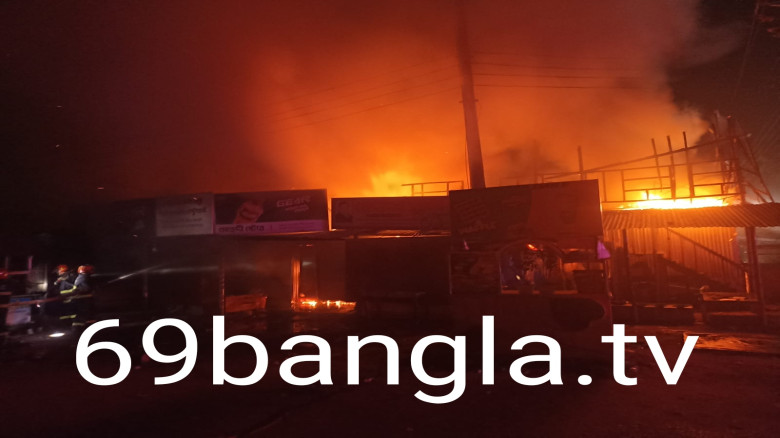 রূপগঞ্জের পূর্বাচলে অগ্নিকাণ্ডে ৫ দোকান পুড়ে ছাই