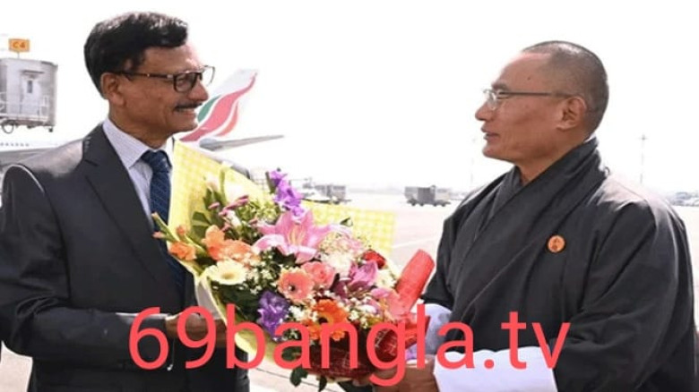প্রধানমন্ত্রীর শপথে যোগ দিতে ঢাকায় ভুটানের প্রধানমন্ত্রী দাশো শেরিং তোবগে...