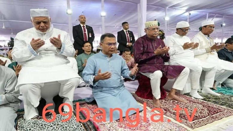 ঈদের মোনাজাতে যুদ্ধ বন্ধের আকুতি