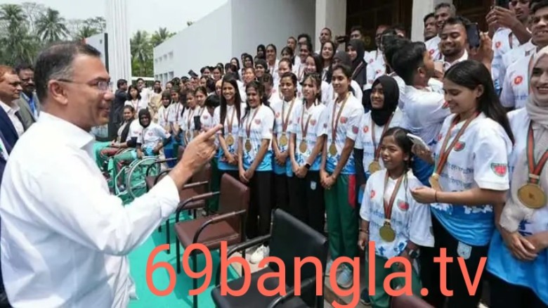 খেলোয়াড়দের রাজনৈতিক প্রভাবমুক্ত থেকে দেশের প্রতিনিধিত্ব করার