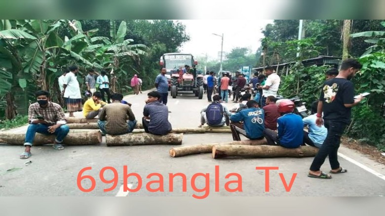 ফেসবুকের গুজবে উত্তেজনা: জামালপুরে তেল না পেয়ে সড়ক অবরোধ