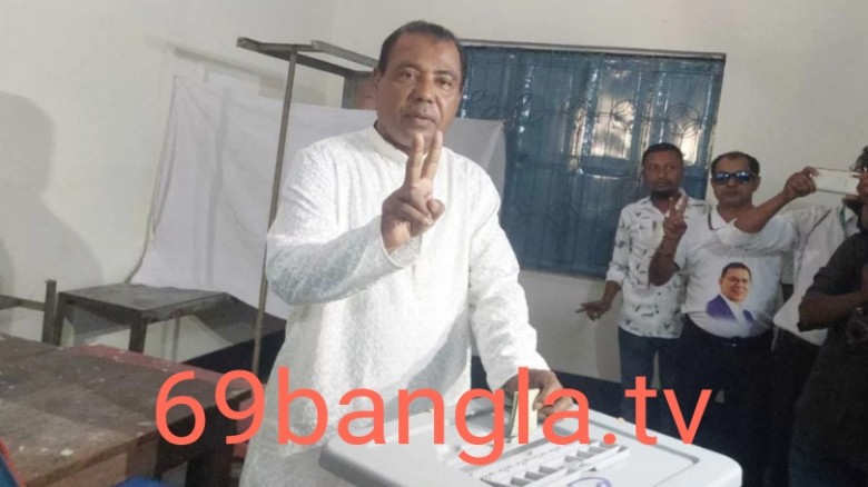 বগুড়া-৬ উপনির্বাচনে ভোট দিলেন বিএনপি প্রার্থী রেজাউল করিম বা