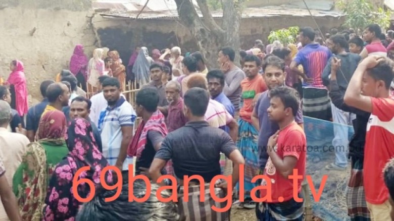 *নওগাঁর নিয়ামতপুরে একই পরিবারের চারজনের মরদেহ উদ্ধার*