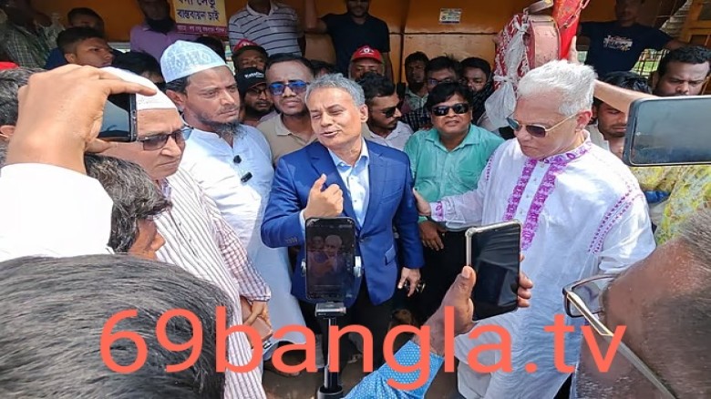 বগা সেতুর সম্ভাব্যতা পরিদর্শনে এসে অবরোধের মুখে সেতুমন্ত্রী