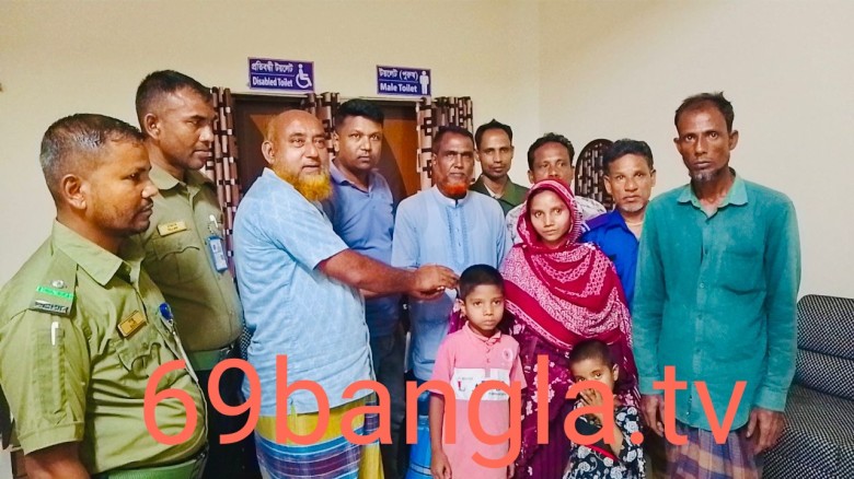 শিশু সন্তানসহ মায়ের আত্মহত্যার চেষ্টা; উদ্ধার করে পরিবারের 